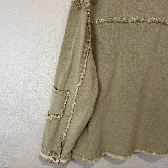 **NWT** POL Frayed Denim Button Down Shirt - Picture 11 of 12